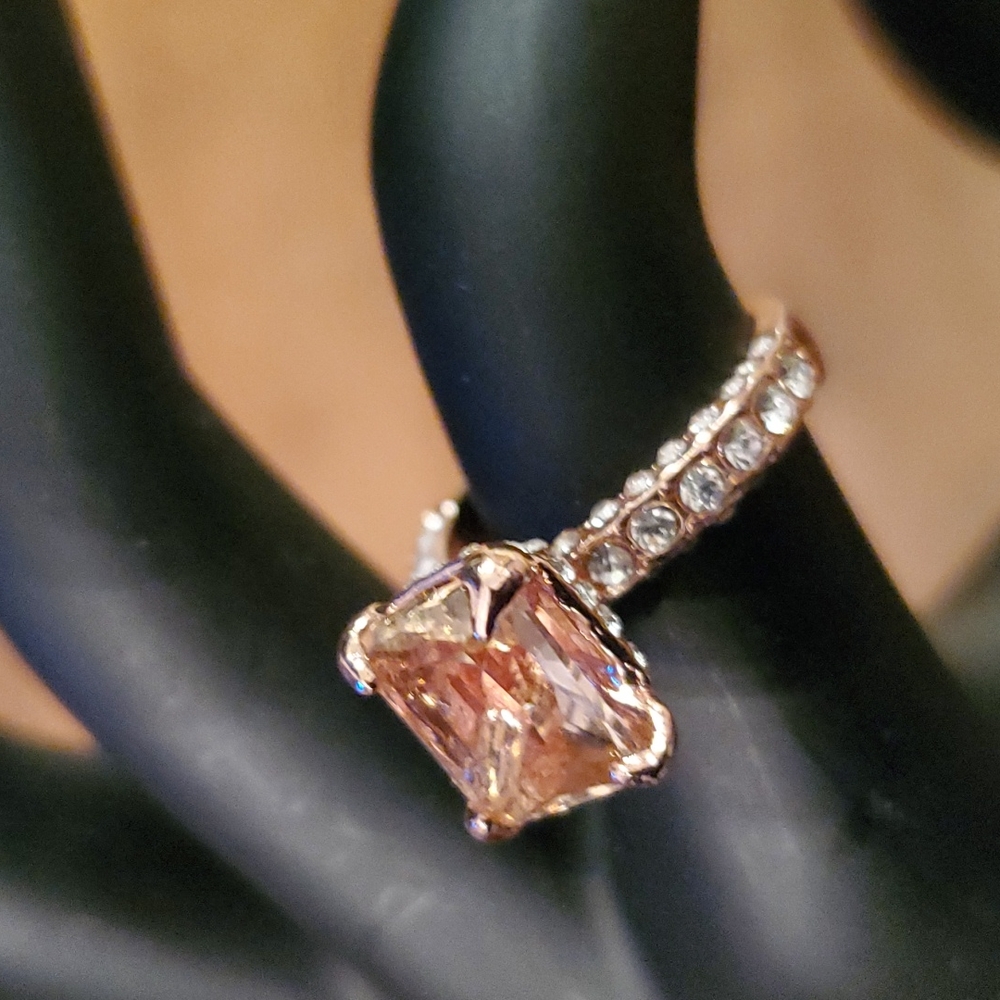 NWOT Amber square princess cut rhinestone rose gold tone ring. Size 7 - Picture 6 of 7